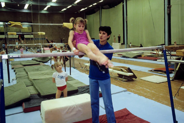 Советскую чемпионку ОИ по спортивной гимнастике Саади пожизненно дисквалифицировали в Канаде